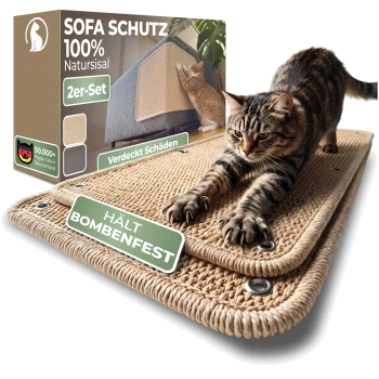 Getigerte dehnt sich auf gewebten Sofa-Kratzpads; Verpackung zeigt SOFA SCHUTZ 100% Natursisal, 2er-Set, HÄLT BOMBENFEST.