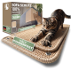 Getigerte dehnt sich auf gewebten Sofa-Kratzpads; Verpackung zeigt SOFA SCHUTZ 100% Natursisal, 2er-Set, HÄLT BOMBENFEST.