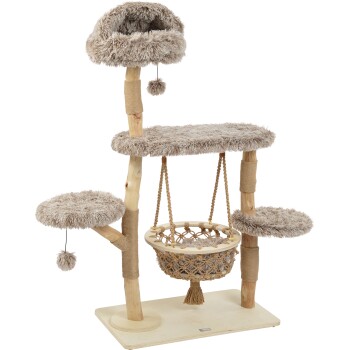 Arbre à chat beige en peluche avec plusieurs plateformes, un jouet pompon suspendu et un hamac tissé sur une base en bois.