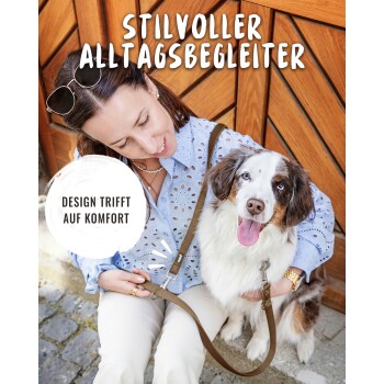 Hund an Leine mit sitzender Frau vor einer Holztür; Text: „STILVOLLER ALLTAGSBEGLEITER“ und „DESIGN TRIFFT AUF KOMFORT“.