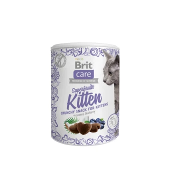 Eine Dose Brit Care Superfruits Kitten knuspriger Snack für Kätzchen, mit einer grauen Katze auf dem Etikett, mit Zutaten Kokosnuss und Blaubeere.