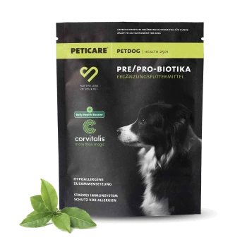 Schwarze Haustierfuttertüte mit der Aufschrift "PETICARE PETDOG HEALTH 2501 PRE/PRO-BIOTIKA", die das Profil eines Hundes zeigt, mit Text über Gesundheitsvorteile und Inhaltsstoffe.