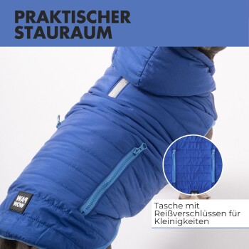 Ein Französischer Bulldogge in einer blauen Daunenjacke mit Kapuze und Reißverschluss, mit dem Text "Easy Entry" und "Easy Entry durch Klettverschluss."
