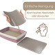 Rosa Katzentoilette mit grauer, strukturierter, herausnehmbarer Matte, die darüber ausgeschüttelt wird; deutscher Text 'Einfache Reinigung'.