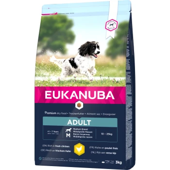 Eukanuba Premium-Trockenfutter für Hunde in einer Tüte mit einem laufenden Hund, beschriftet mit "ADULT" für mittelgroße Rassen, 3kg, reich an frischem Huhn.