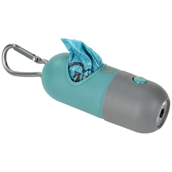 Un distributeur de sacs à déchets pour animaux de compagnie teal et gris avec un clip carabine, partiellement rempli d'un sac en plastique bleu.
