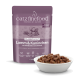 Lila catz finefood-Beutel Lamm & Kaninchen mit Preiselbeeren und Karotten, weiße Schale mit Nassfutter
