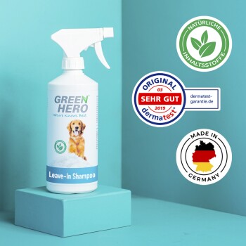 Flasche von GREEN HERO Leave-In Shampoo für Hunde, mit einem Golden Retriever und Etiketten für natürliche Zutaten und "Hergestellt in Deutschland."
