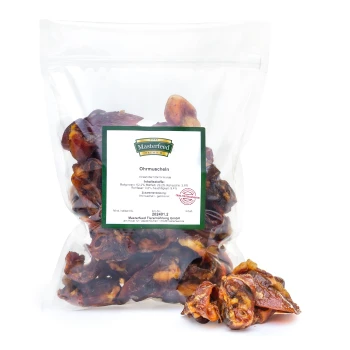 Eine transparente Tüte mit Hundeleckerlis, beschriftet mit "Ohrmuscheln" von Masterfeed, enthält getrocknete Ohrsnacks für Hunde, mit angezeigten Nährwertinformationen.