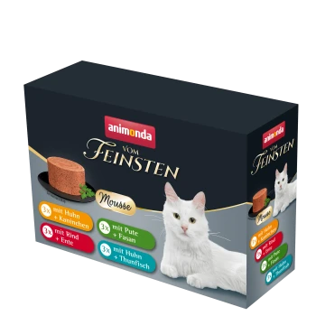 Animonda Katzenfutterverpackung mit Mousse-Geschmäckern: Huhn & Kaninchen, Truthahn & Fasan, Rind & Ente, Huhn & Thunfisch. Eine weiße Katze ist daneben.