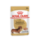 Pochette de nourriture pour chiens Royal Canin Dachshund adulte, 85g, présentant une illustration de teckel et un texte mettant en avant le soutien des articulations et des os.