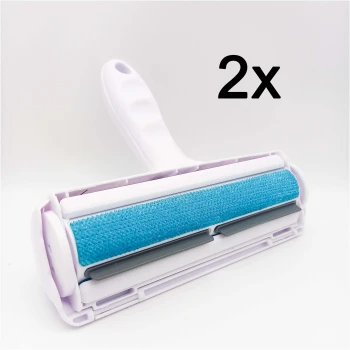 Tierhaareentferner-Roller mit einer blauen Klebefläche und einem weißen Griff, mit dem Text "2x" deutlich angezeigt.