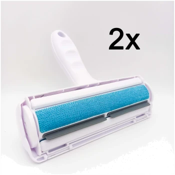 Tierhaareentferner-Roller mit einer blauen Klebefläche und einem weißen Griff, mit dem Text "2x" deutlich angezeigt.