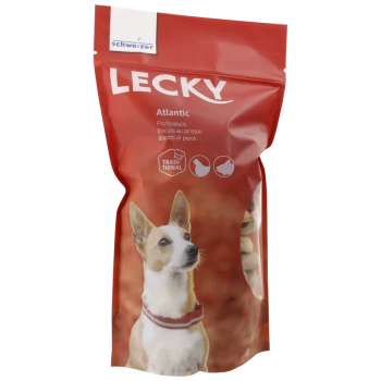 Rote Tasche mit LECKY Atlantik-Fischkeksen für Hunde, mit einem Foto eines Hundes auf der Vorderseite und Text in mehreren Sprachen.