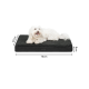 Ein gemütliches schwarzes Hundebett mit den Maßen 76cm x 51cm x 8cm, auf dem ein flauschiger weißer Hund ruht.