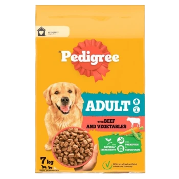 A bag of Pedigree dog food for adults, 7 kg, with beef and vegetables, featuring a smiling golden retriever and highlighting natural ingredients.