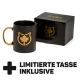 Schwarze Tasse mit einem goldenen Katzen- und Ahornblattlogo, neben einer schwarzen Box mit der Aufschrift "CanadianCat", mit dem Text "+ LIMITIERTE TASSE INKLUSIVE."