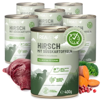 Dosen von REAVET+ Hundefutter mit der Aufschrift "Hirsch mit Süßkartoffeln", die Wildfleisch, Süßkartoffeln, Brokkoli und Cranberries enthalten, jeweils 400g.