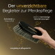 Hand hält eine schwarze "PFERDEGOLD"-Pferdebürste mit grauen Borsten; deutscher Werbetext über unverzichtbare Pferdepflege.