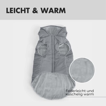 Eine graue, gesteppte Hundejacke mit Kapuze und einem Reißverschlussfach, entworfen für Wärme und Komfort.