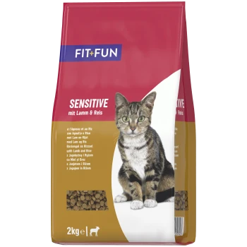 Sac de nourriture pour chat Fit+Fun Sensitive avec agneau et riz, présentant un chat tigré et un poids de 2 kg.
