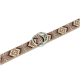 Eine dekorative Hundeleine mit einem geometrischen Muster in erdigen Tönen, mit zwei Metallringen zum Sichern.