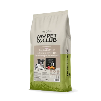 Tüte My Pet Club Hundefutter mit frischem Lamm, Süßkartoffel, Leinsamen und Apfel, mit einem schwarz-weißen Hundebild.