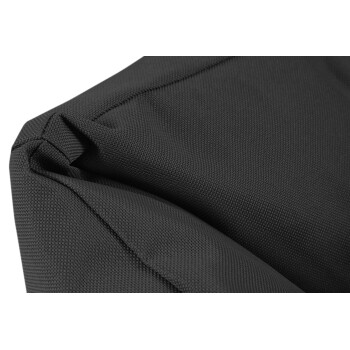 Nahaufnahme einer strukturierten Ecke eines schwarzen Haustierbettes, die den strapazierfähigen Stoff und die Nähdetails zeigt.