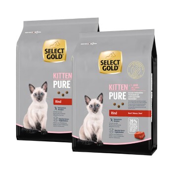 Zwei Beutel Select Gold Kitten Pure Katzenfutter, mit einem Siamkätzchen auf der Vorderseite, gekennzeichnet mit "Rind" (Beef) und 26% frischem Fleisch.