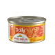 Dosenkatzenfutter mit der Bezeichnung "Daily" von Almo Nature, mit einer getreidefreien Formel mit Huhn und einem Hintergrundbild eines Katzenkopfes.