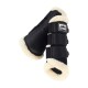 Schwarze Pferdeboots mit weichem, cremefarbenem Fleecefutter, mit dem Eskadron-Logo und verstellbaren Klettverschlüssen.