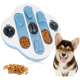 Interaktiver Hundepuzzle-Futterspender mit blau-weißer Gestaltung, mit Fächern für Trockenfutter, begleitet von verstreutem Hundefutter.