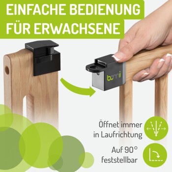 Haustiergitterverschluss, der eine einfache Bedienung für Erwachsene zeigt, mit dem Text: "EINFACHE BEDIENUNG FÜR ERWACHSENE," und Funktionen wie "Öffnet immer in Laufrichtung."