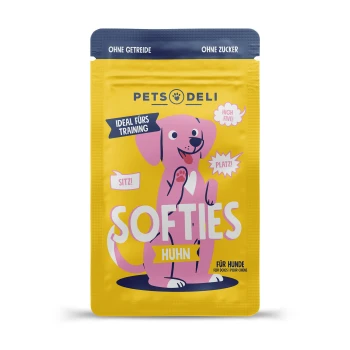 Adult Snack Softies Huhn 90g Bunte Verpackung von "Pets Deli Softies" Hundeleckerlis mit einem Cartoon-pinken Hund und dem Text: "Ideal fürs Training," "Huhn," und "Für Hunde."