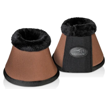 Braune Pferdeboots mit schwarzem Kunstfellfutter, mit einem "Equinate"-Logo an der Seite.