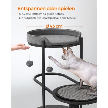 Eine Sphynx-Katze spielt mit einem hängenden Spielzeug auf einer grauen Katzenbaum-Plattform, beschriftet mit "Entspannen oder spielen" und mit einem Durchmesser von 43 cm.
