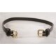 Ein braunes Leder-Haustierhalsband mit einer goldenen Schnalle, flach auf einer weißen Oberfläche ausgelegt.