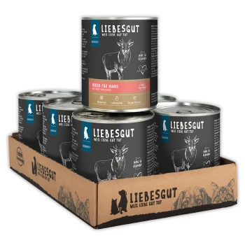 Karton mit Dosen Hundefutter von Liebesgut, Aufschriften 'LIEBESGUT' und 'WEIL LIEBE GUT TUT', Hirsch-Illustration.