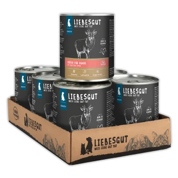 Karton mit Dosen Hundefutter von Liebesgut, Aufschriften 'LIEBESGUT' und 'WEIL LIEBE GUT TUT', Hirsch-Illustration.