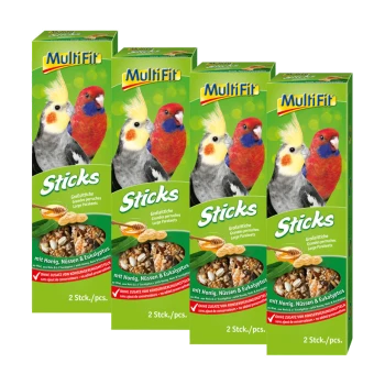 Quatre boîtes de MultiFit Sticks pour grands perruches, présentant des oiseaux colorés et mettant en avant des ingrédients comme le miel, les noix et l'eucalyptus.