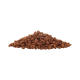 Ein Haufen brauner Haustierfutterkibble, der eine Vielzahl von Formen und Größen zeigt, vor einem weißen Hintergrund.