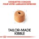 Image d'un morceau de croquette conçu pour les Labradors, avec le texte "CROQUETTES CONÇUES POUR VOTRE LABRADOR RETRIEVER" et "TAILOR-MADE KIBBLE."