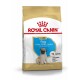 Nourriture pour chiots Royal Canin pour Pugs, avec un chiot pug sur le sac, mettant en avant la nutrition et les bienfaits pour la santé spécifiques à la race.