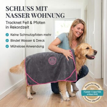 Schwarzes Haustierhandtuch mit pinkem Logo, umgeben von Wasserspritzern, mit dem Text 'Höchste Saugfähigkeit durch 20.000m Fasern pro Gramm.'