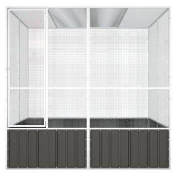 Ein geräumiger, weißer Metall-Haustierkäfig mit einem Netzdesign, ausgestattet mit einem soliden dunkelgrauen Boden und zwei Türen auf der linken Seite.