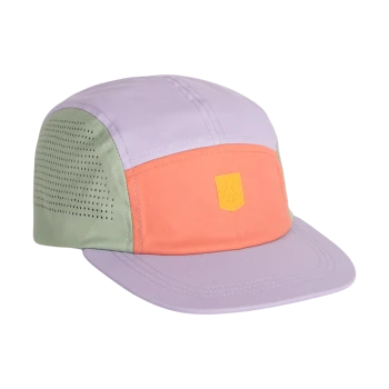 Pastellfarbene Fünf-Panel-Cap, fliederfarbener Schirm und Panels, korallfarbenes Frontpanel, salbeigrüne perforierte Seitenpanels mit einem kleinen gelben Logopatch