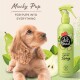Eine Flasche Pet Head Mucky Pup Puppy Spray im Birnenduft, mit einem grünen Design, neben einem flauschigen Welpen mit lockigem Fell.