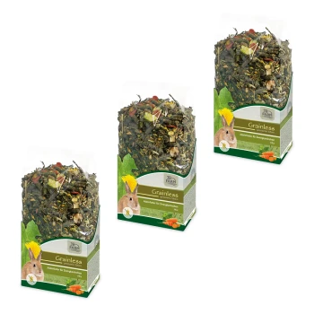 Drei Beutel JR FARM Grainless Kaninchenfutter, mit einer Mischung aus Kräutern und Gemüse, mit einem Kaninchenbild und Nährwertinformationen.