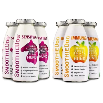Sensitivo 3x 250 ml + Immunio 3x 250 ml Flaschen von SmoothieDog Snacks für Hunde, beschriftet 'Sensitivo' und 'Immunio', mit Ansprüchen auf hypoallergene und immunstärkende Eigenschaften.