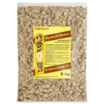 Nahaufnahme von trockenen braunen Tierfutterpellets, die den Bildausschnitt füllen.